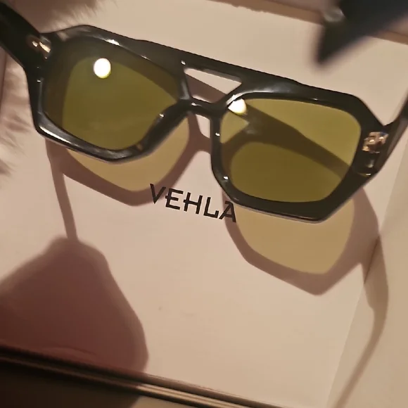UNISEX Vehla Dark Frame RIVER Black/Khaki Sunglasses - Picture 9 of 13